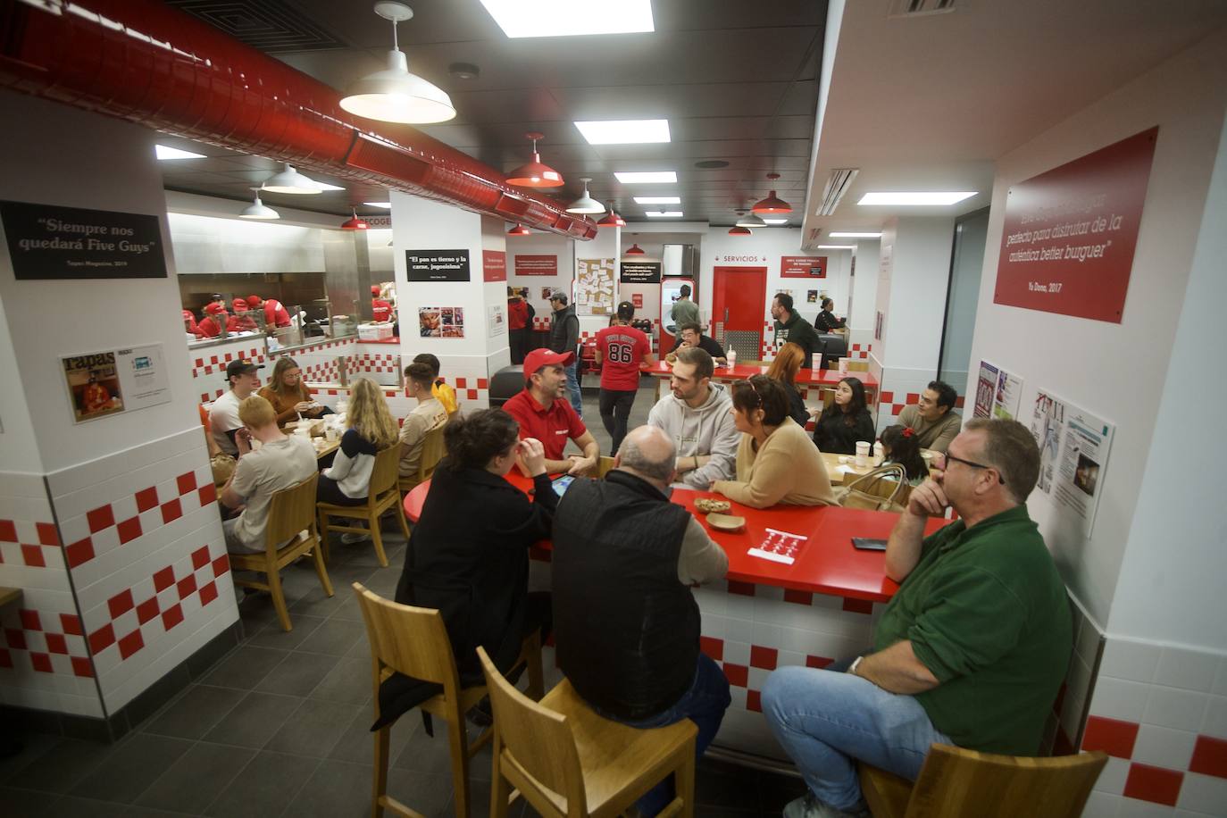 Fotos Las imágenes de la apertura de Five Guys en Murcia La Verdad